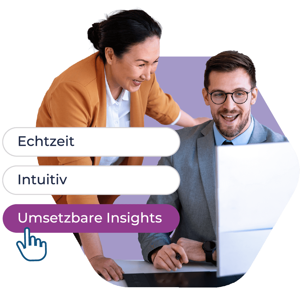 Ein Mann und eine Frau sehen auf einem Computerbildschirm „intuitive und umsetzbare Erkenntnisse in Echtzeit“ für eine Analyse- und Berichtssoftware zur Personalbeschaffung.